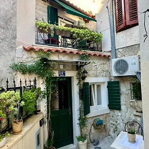 Tiny Dream - Old Town Apartment Split